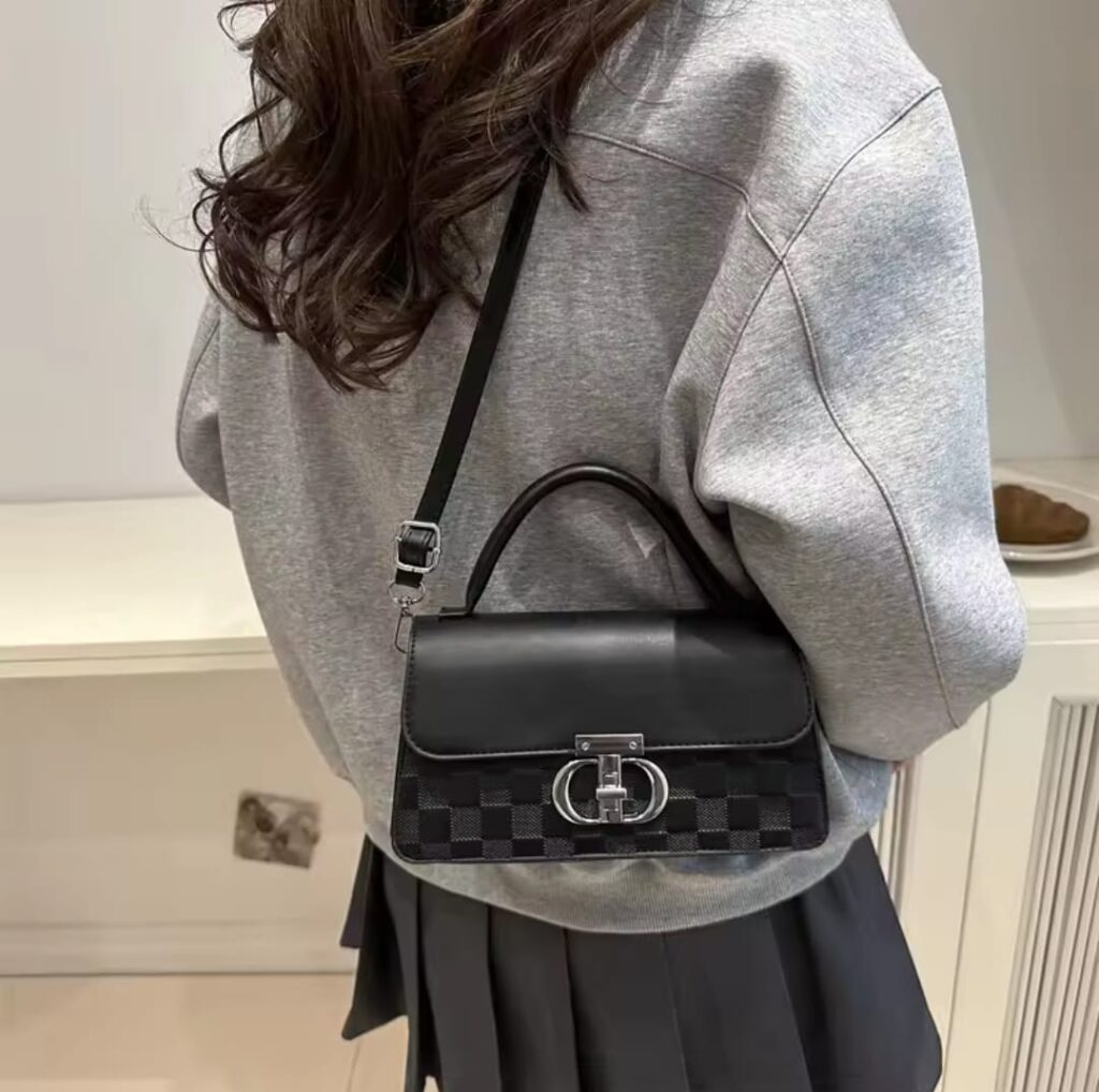 1753106556 l 2.jpg